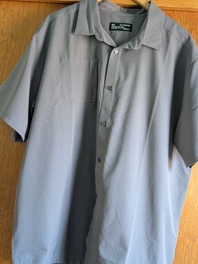 Under Armour Men's Performance Light Gray Short Sleeve Shirt